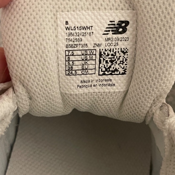 New balance sneakers - Picture 2 of 2